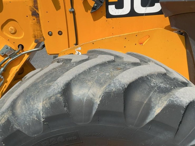 2012-jcb-550-image-63