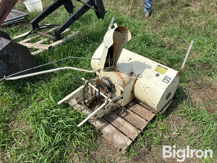 cub-cadet-190-450-snow-blower-attachment-image-7