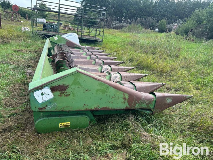 john-deere-8r30-corn-head-image-6