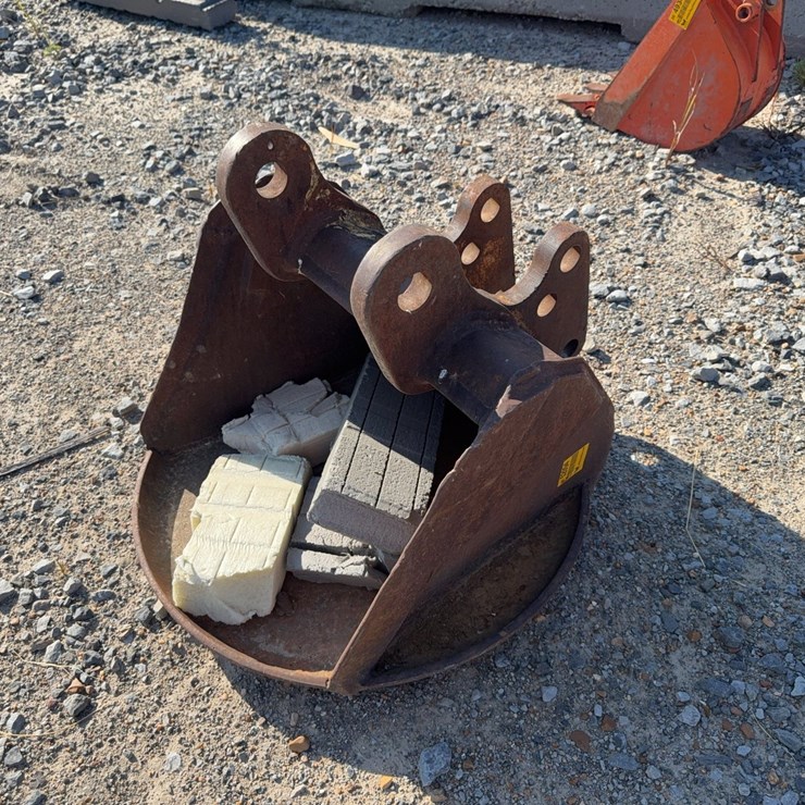 #52094 • Case 18” Bucket INV#52094