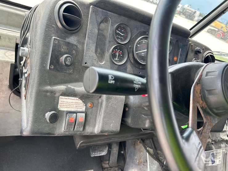 2000-freightliner-mt45-image-17