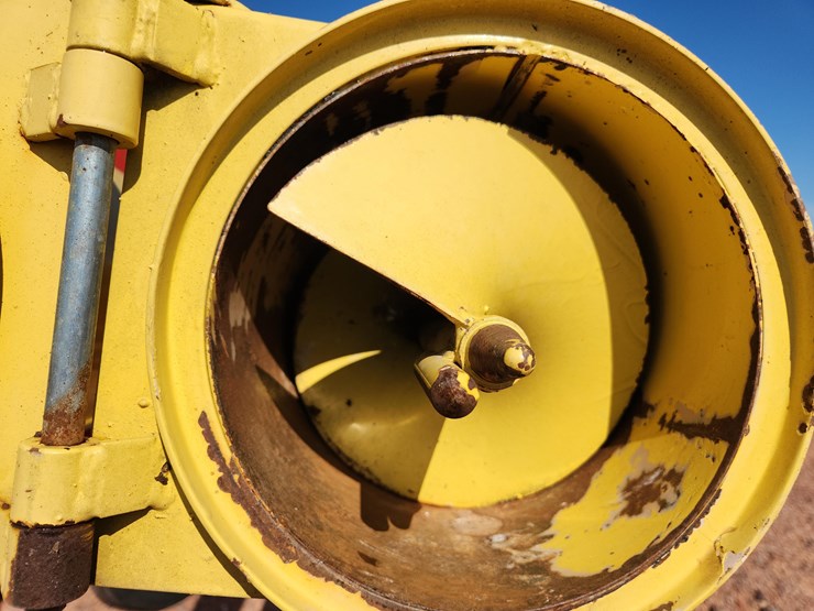 new-holland-355-image-28
