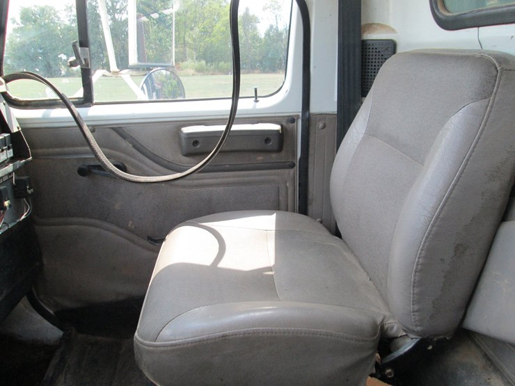 2001-international-4700-image-31