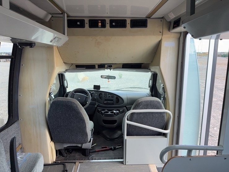 2006-ford-e450-image-81