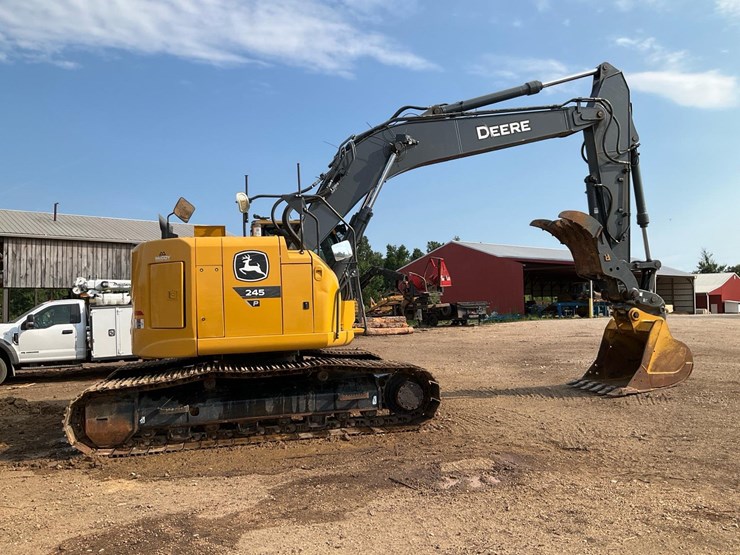 2023-john-deere-245-image-6