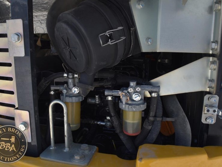 2020-deere-26g-image-48