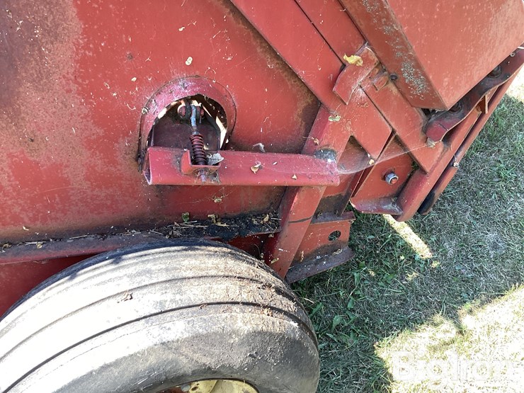 new-holland-850-image-16