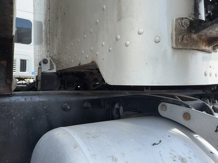 1996-peterbilt-357-image-47