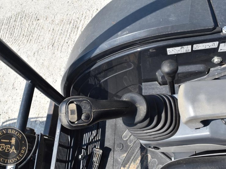 2020-deere-26g-image-54