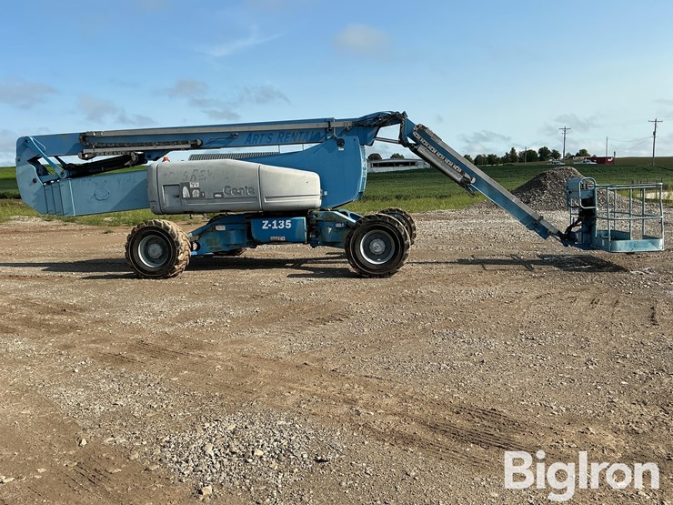 2007-genie-z-135-boom-lift-image-4