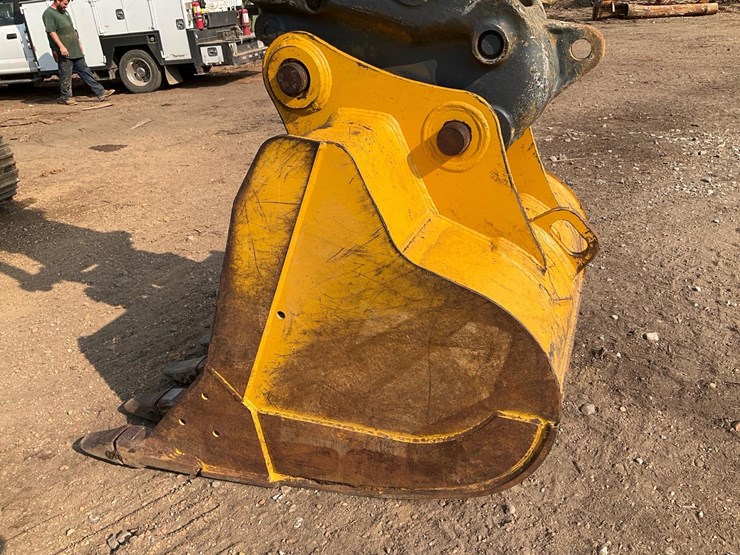 2023-john-deere-245-image-29