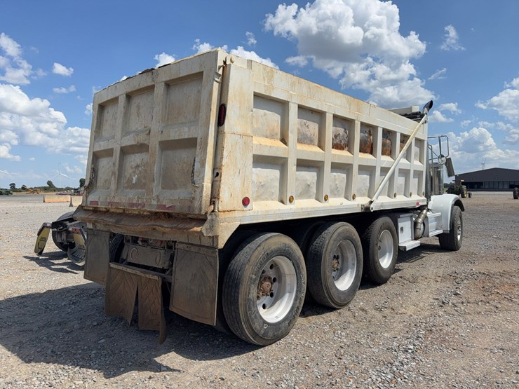 1996-peterbilt-357-image-3