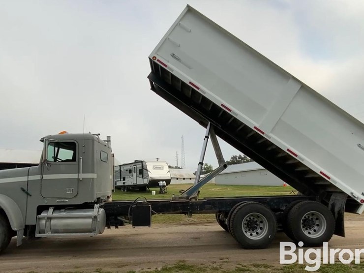 1997-freightliner-fld120-image-19