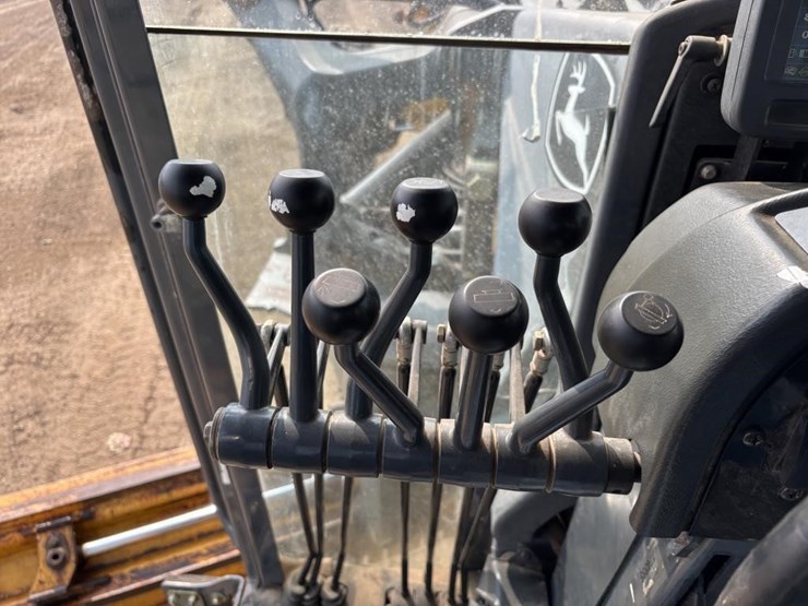 2009-deere-772g-image-49