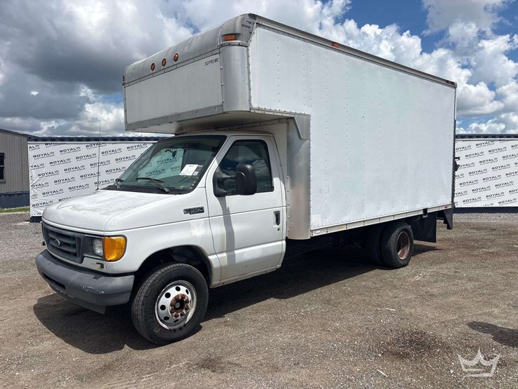 2005-ford-350-image-19