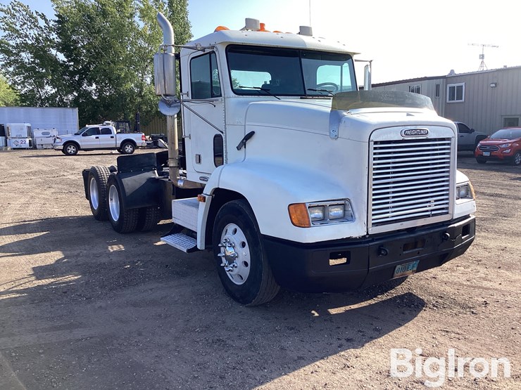 1997-freightliner-fld112-image-1