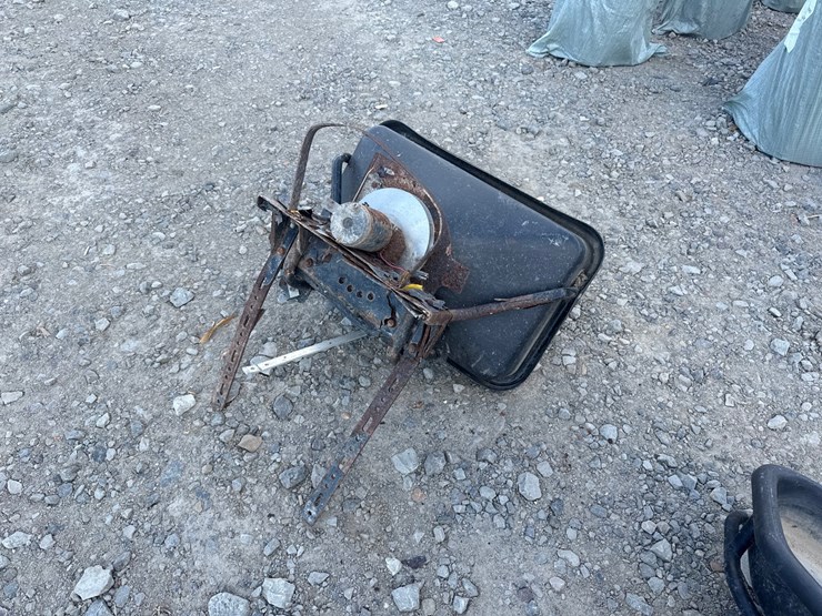 #48465-•-seed-spreader-inv#48465-image-4