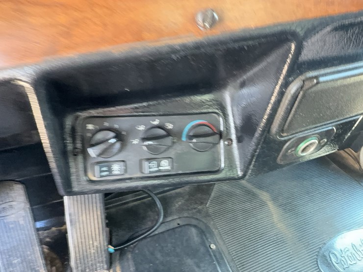 1996-peterbilt-357-image-99