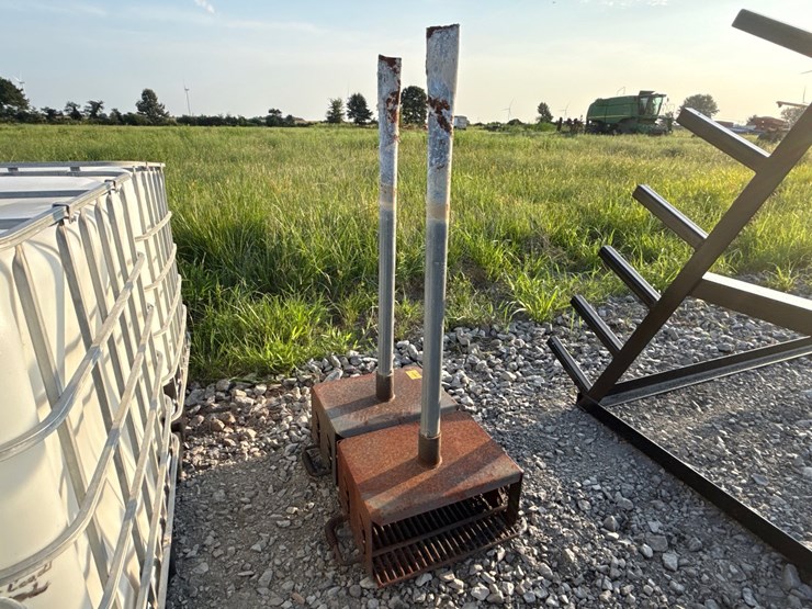#49753-•-lot-of-(2)-outdoor-park-grills-inv#49753-image-2