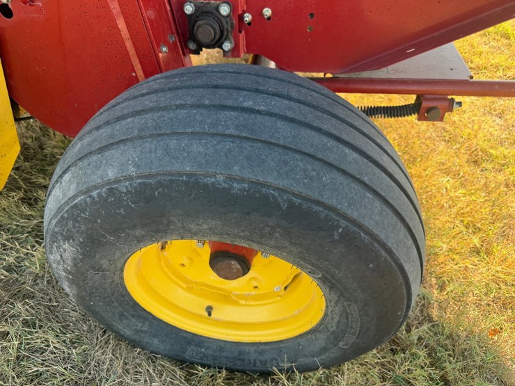 2014-new-holland-br7060-image-6