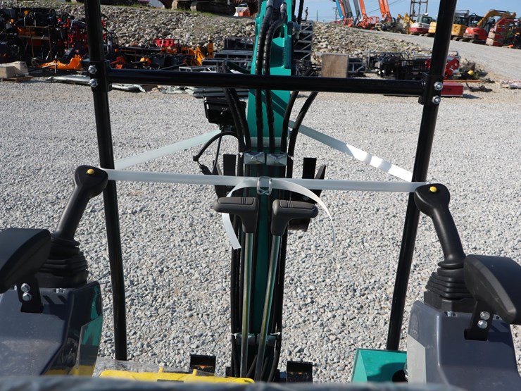 #1369-•-mini-excavator---kv16r-image-12
