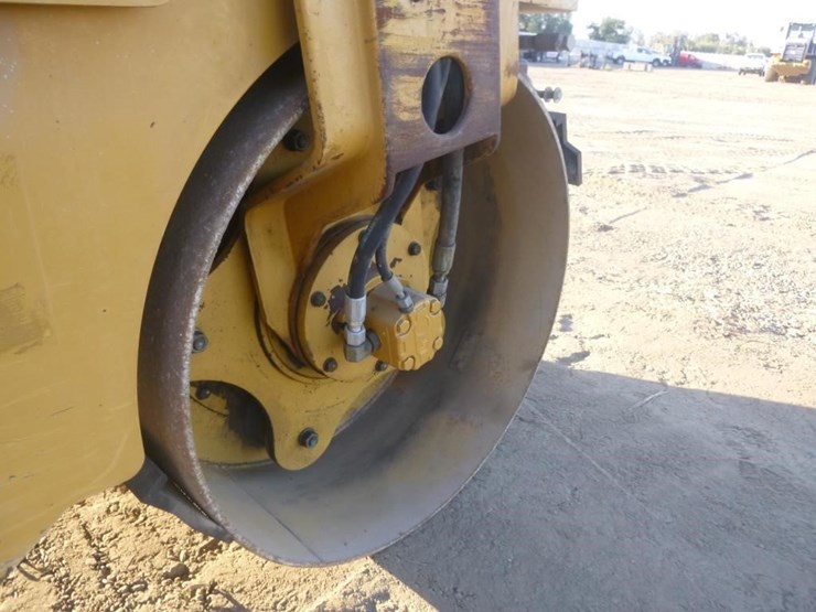 2013-caterpillar-cb22-image-14