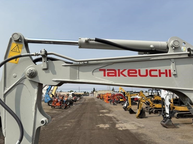2026-takeuchi-tb235-2-image-18