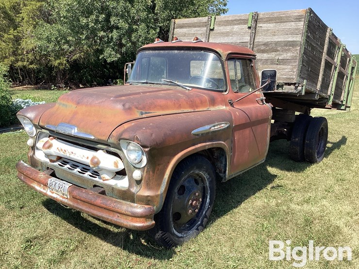 1957-chevrolet-4400-image-1