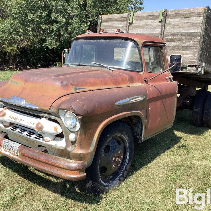 1957 CHEVROLET 4400