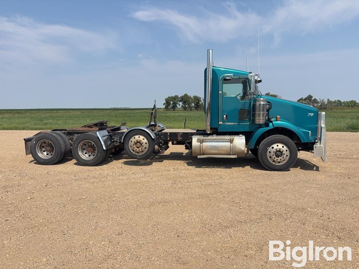 2010-kenworth-t800-image-4