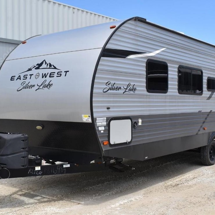 2021 EAST TO WEST SILVER LAKE 27KNS 46270