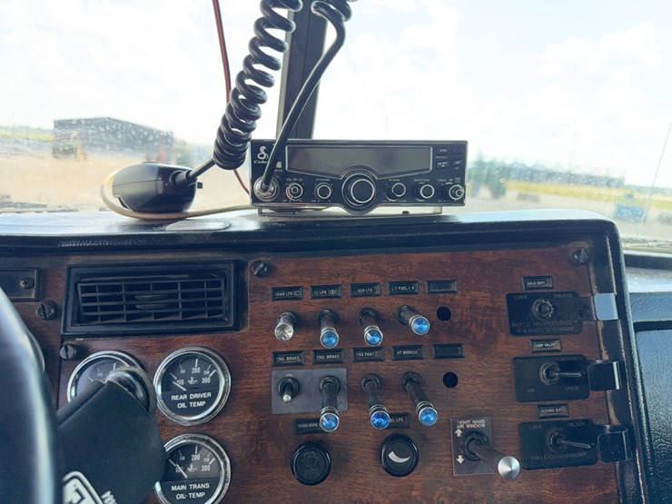 1996-peterbilt-357-image-103