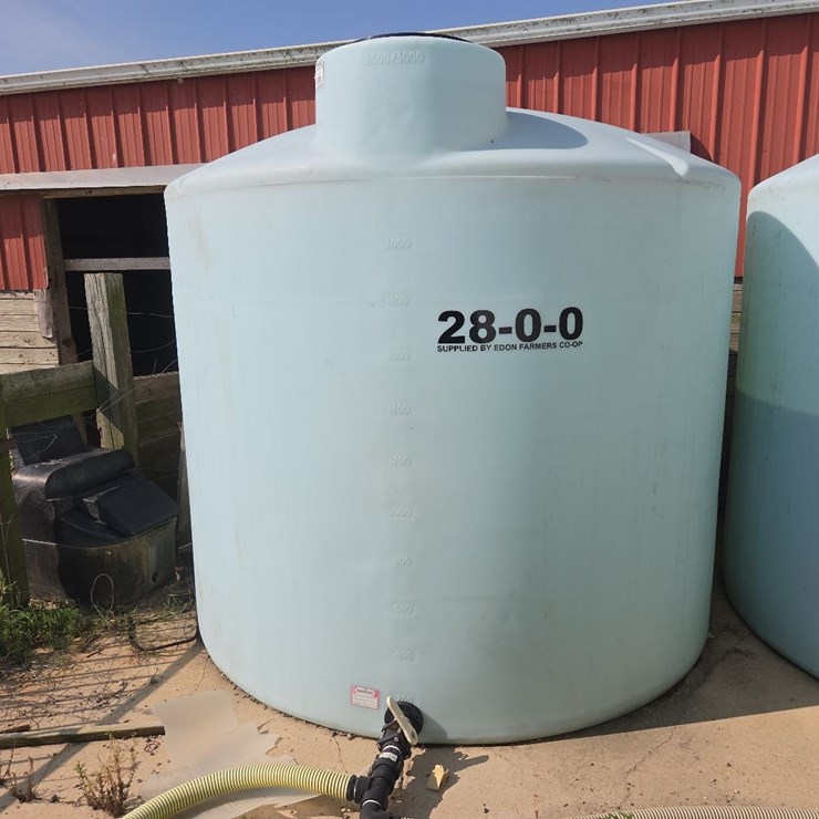 2500 gallon poly flat bottom tank