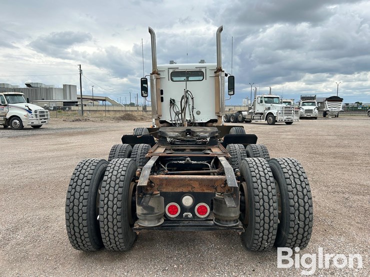2017-freightliner-coronado-132-image-6