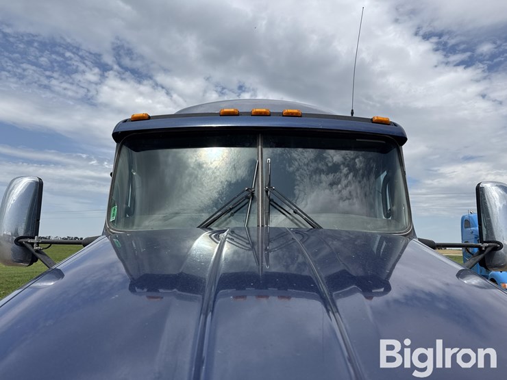 2011-kenworth-t600-image-14