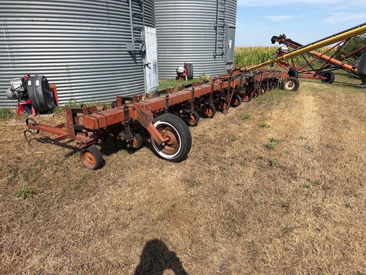 469-international-cultivator-image-1