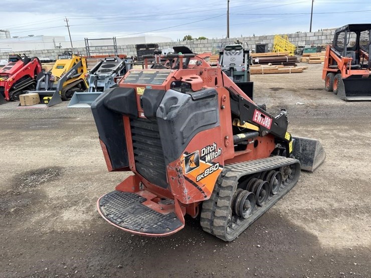 2016-ditch-witch-sk850-image-3