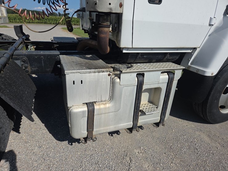 1996-ford-l9000-image-11