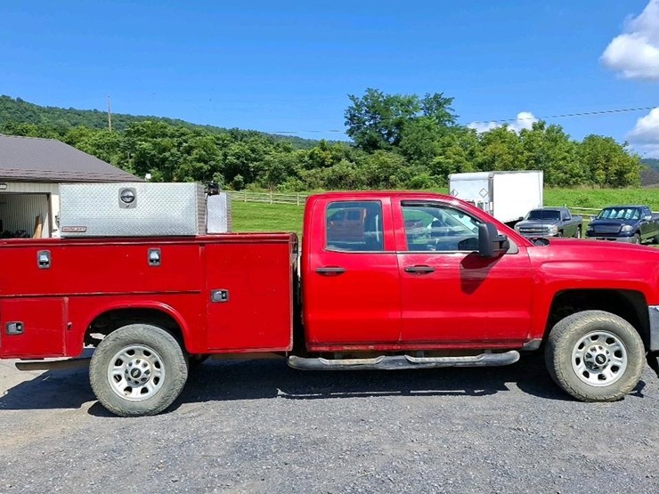 2015-chevrolet-3500-image-5