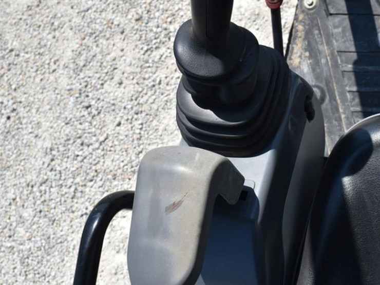 2020-deere-26g-image-57