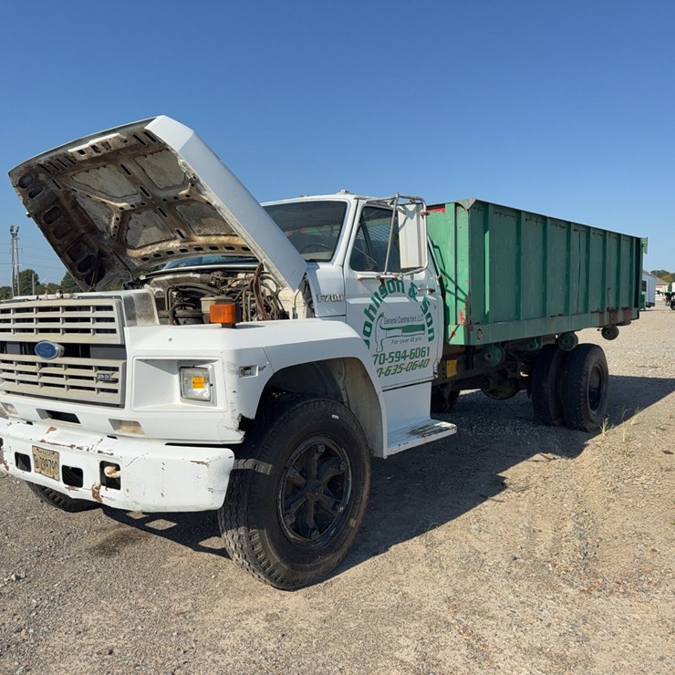 1989 FORD F700