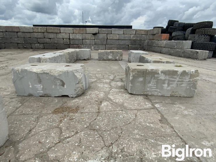 6'-x-3'-x-2.5'-interlocking-concrete-blocks-image-16