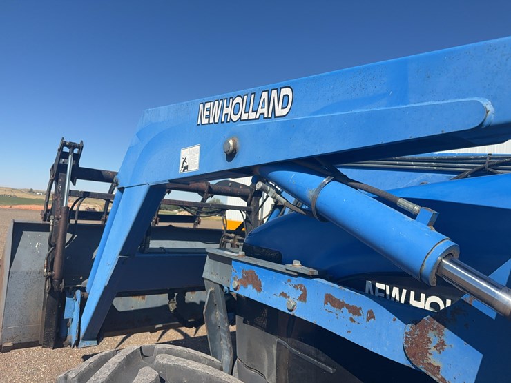 new-holland-tm125-image-17