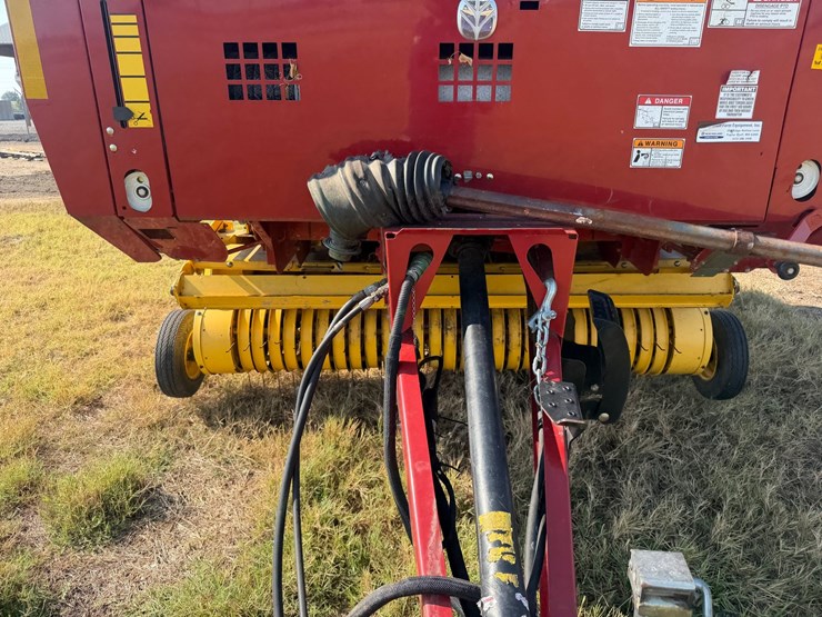 2014-new-holland-br7060-image-28
