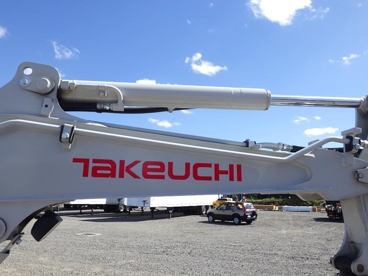 takeuchi-tb335r-image-28