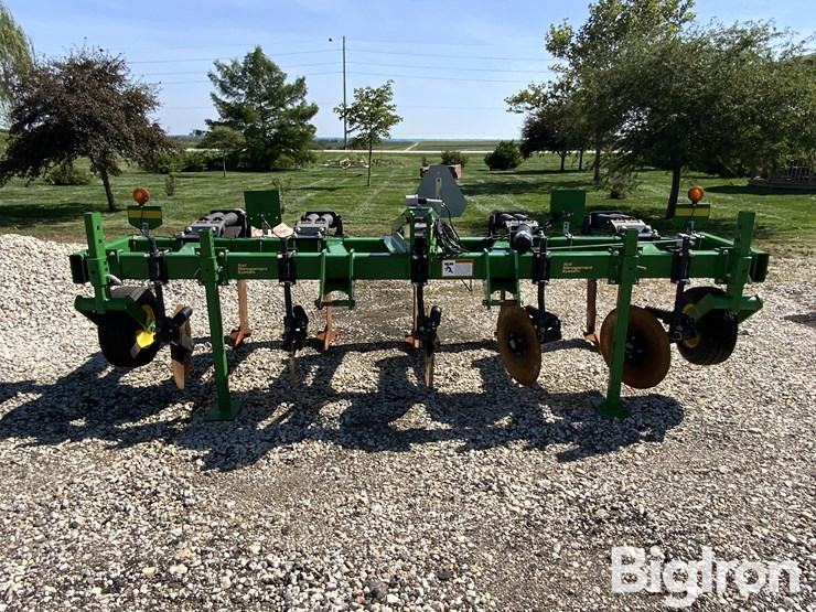 2015-john-deere-5-image-2
