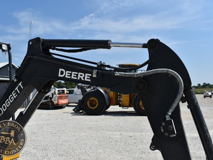 2020-deere-26g-image-24