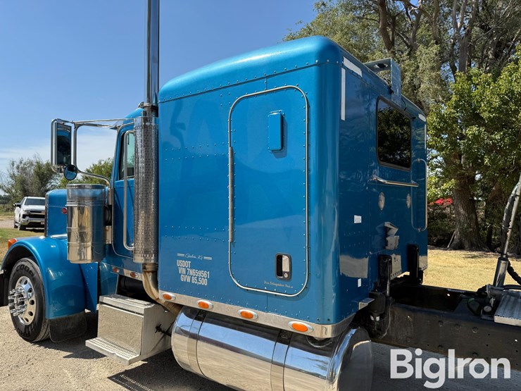 2007-peterbilt-379-image-11
