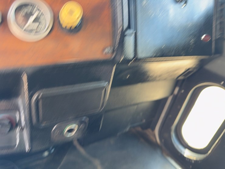 1996-peterbilt-357-image-101