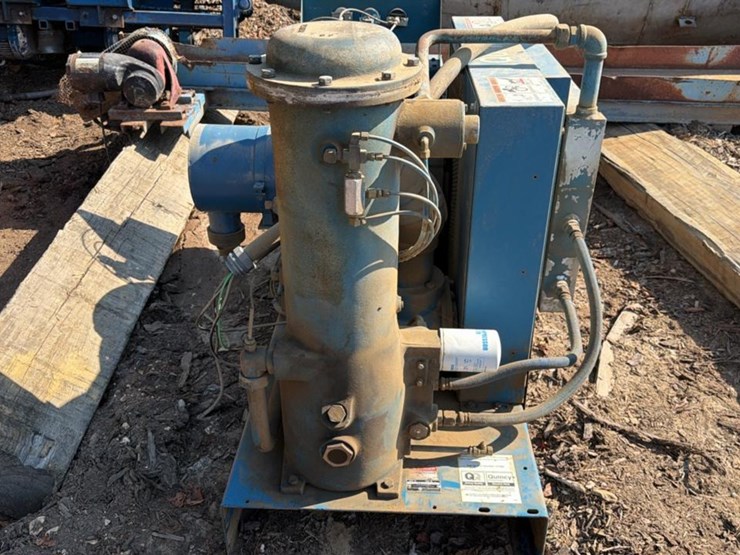 #674-•-quincy-air-compressor-image-2